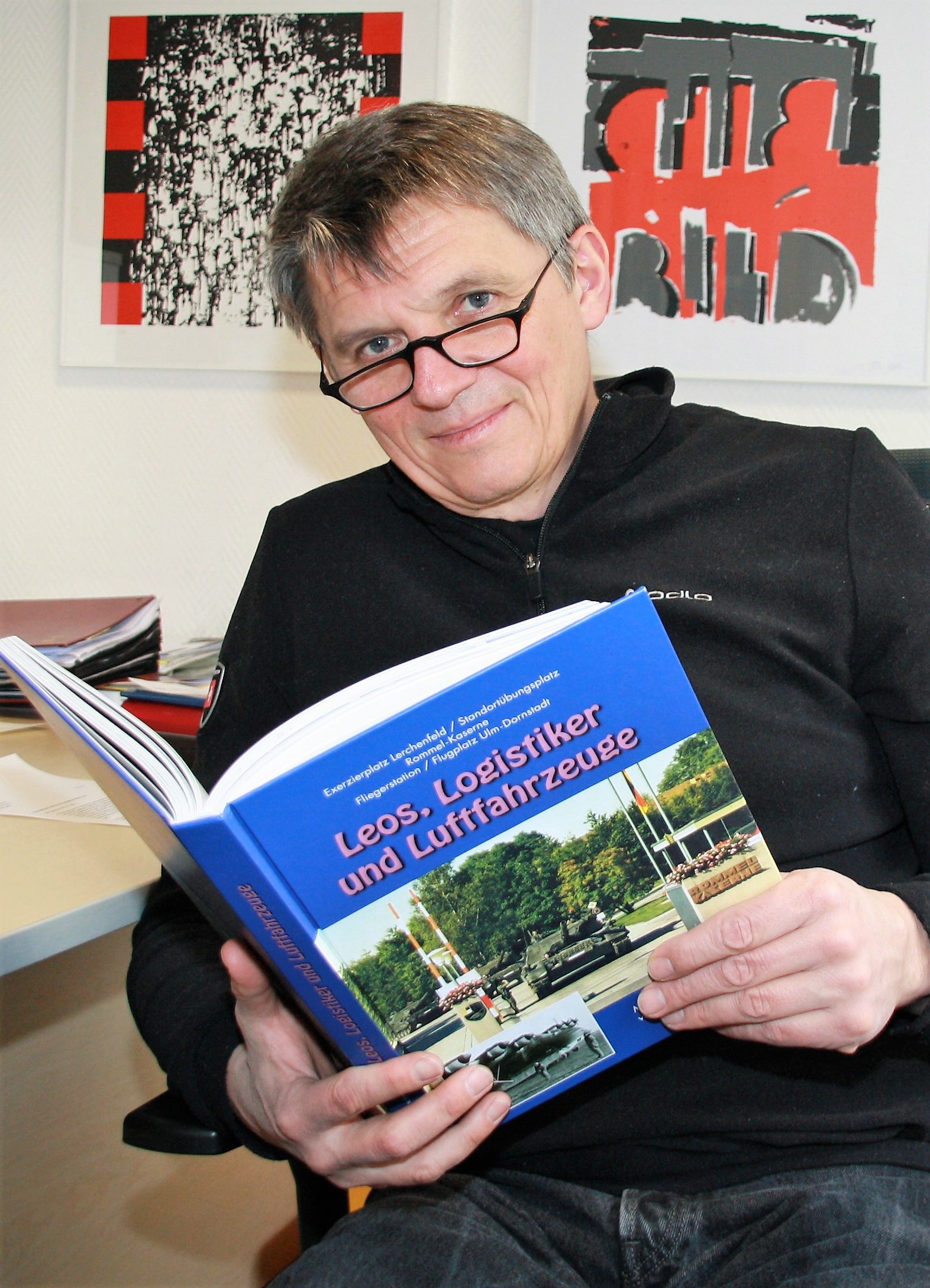 Martin Rivoir liest im Buch