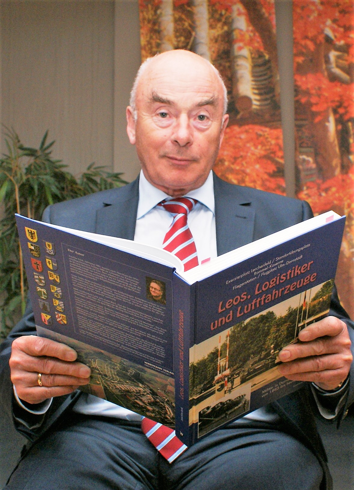 Foto Jörg Schönbohm liest im Buch